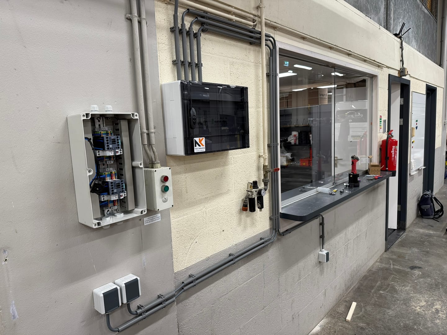 Onderverdeelkast plaatsen voor Politie Amsterdam